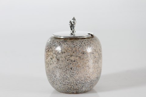 Bode Willumsem
Lågkrukke med sølvlåg
fra Hans Hansen