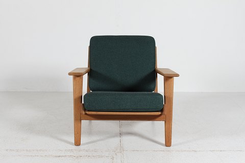 Hans J. WegnerLounge Chair GE 290made of oak
